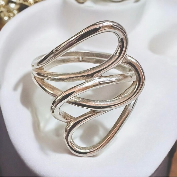 Sterling Silver Interlocked Hearts Bypass Ring (7)
